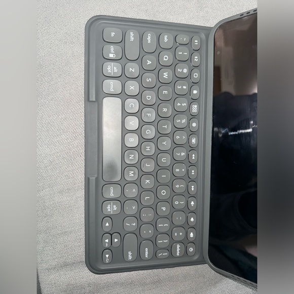 iPad Pro (2020) 2nd Generation 11 inches 128gb - Picture 5 of 8